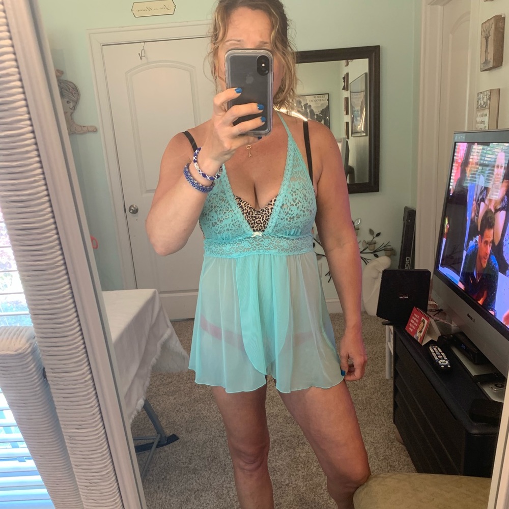 Victoria’s Secret blue sheer lacie lingerie med